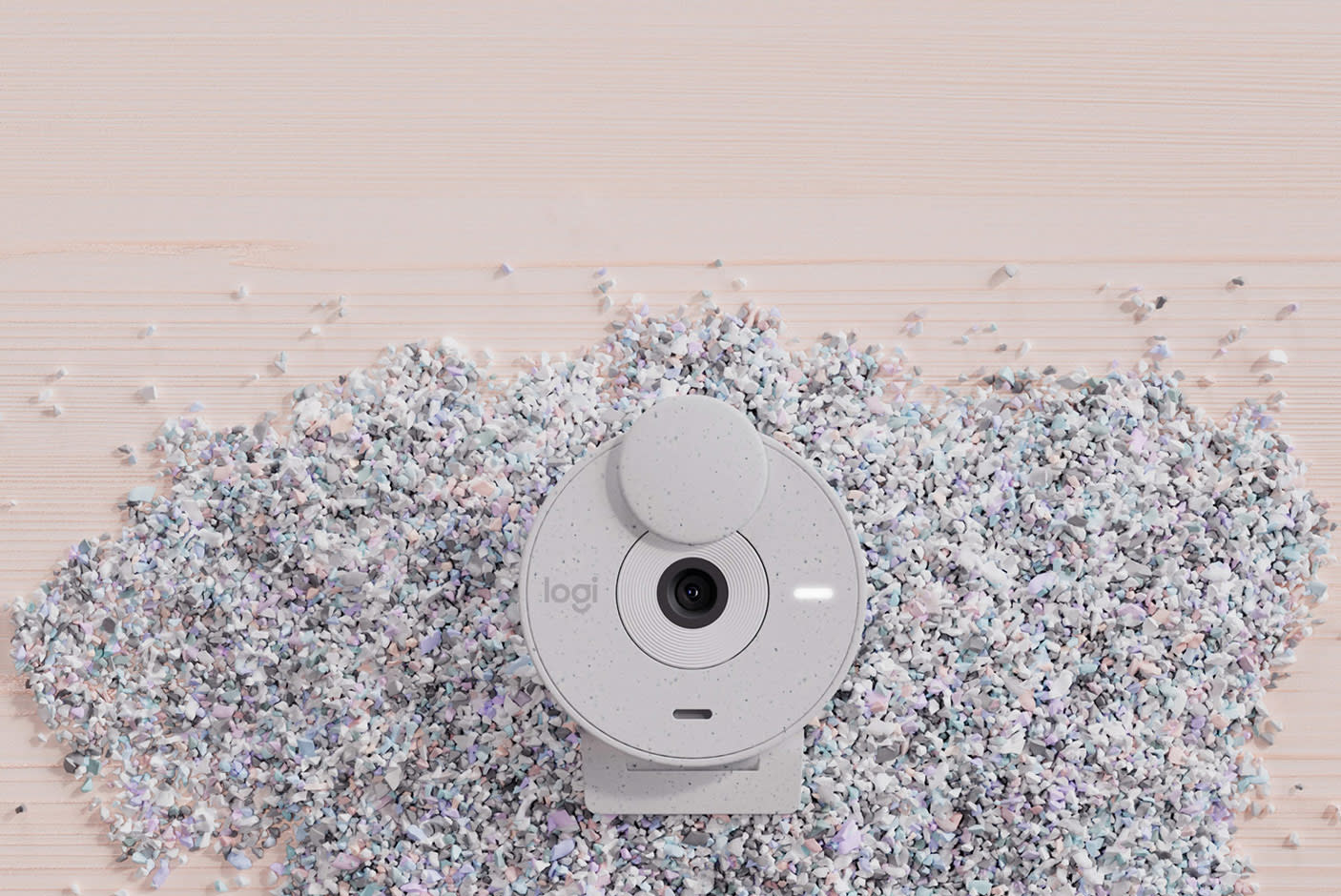 4137388-Tile-1-Logitech-Web-Brio-300-plastics