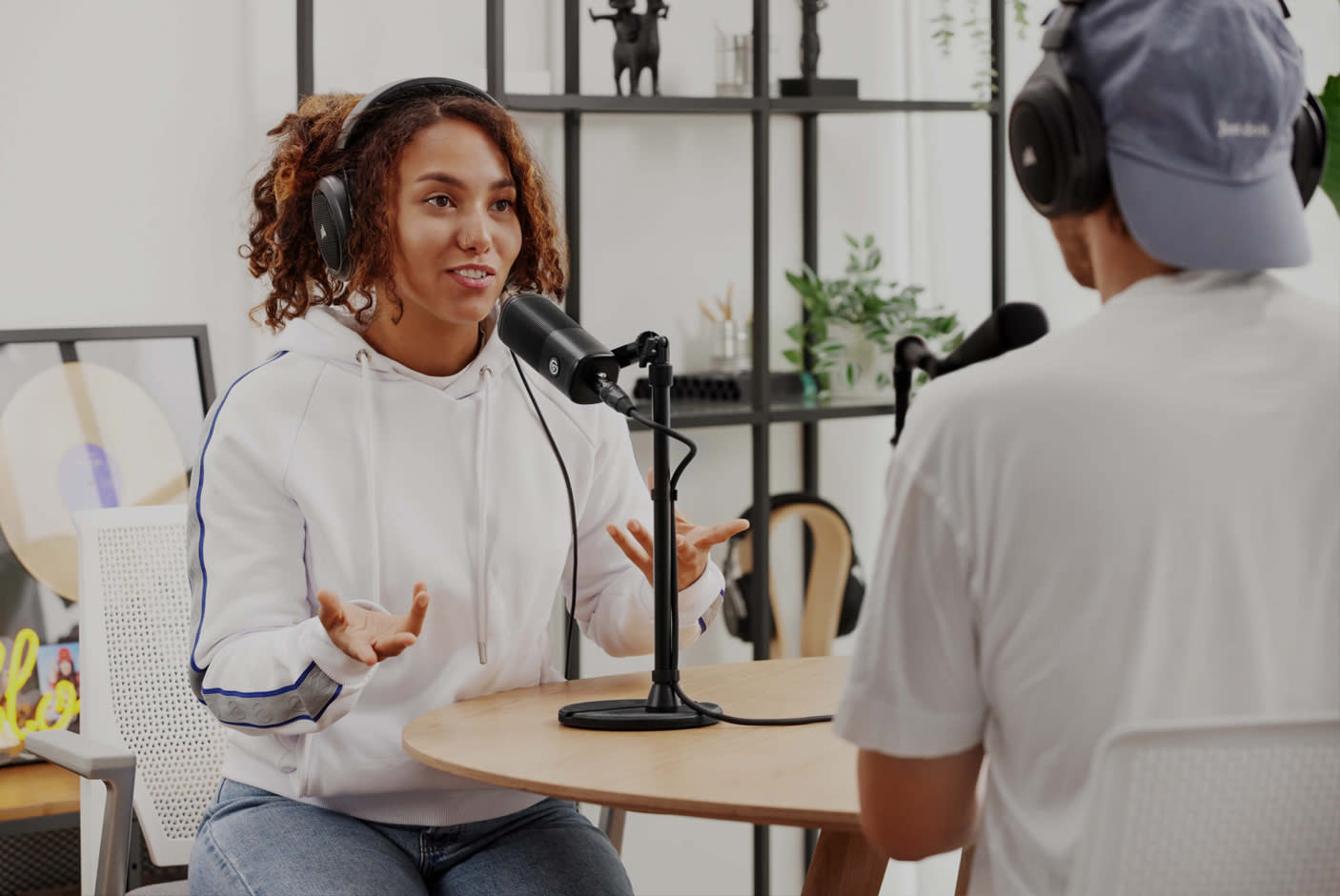 4137949-Tiles-2-Microphone-Wave-DX-capsule