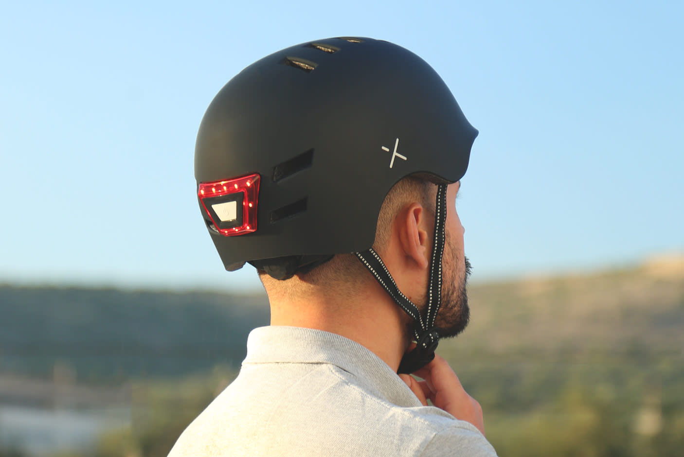 3765954-Tile-2-Turbo-X-helmet-led-black-light