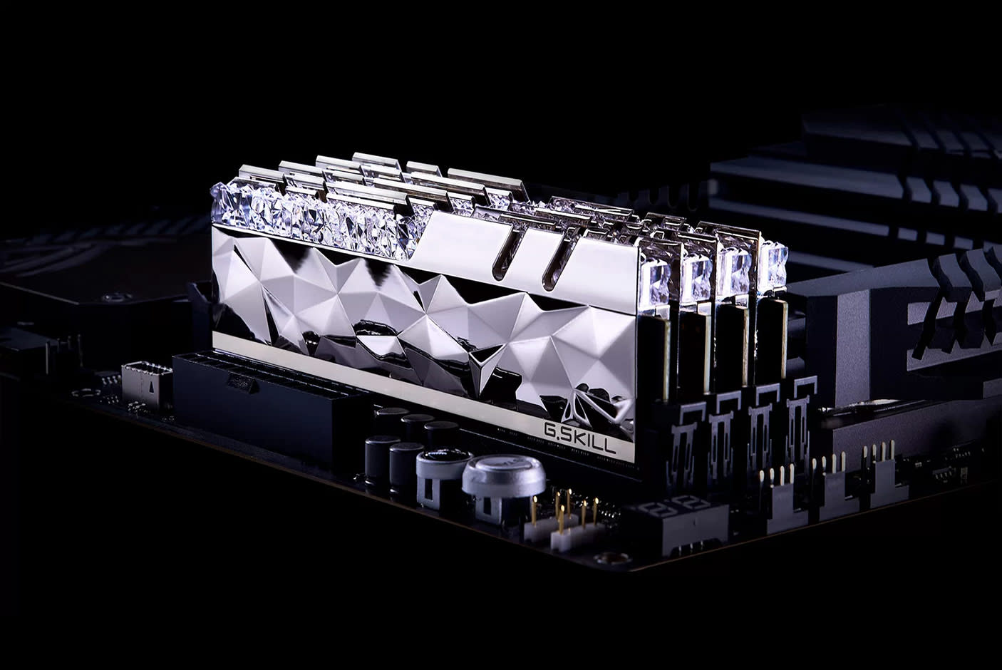 4152646-Tile-3-GSkill-Trident-Z-Royal-Elite