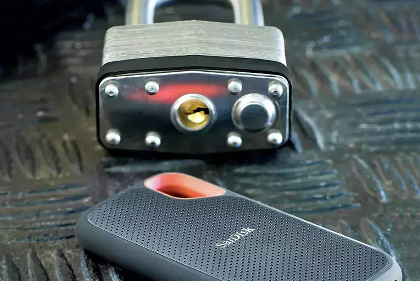 4159659-Tile-4-SanDisk-Portable-SSD-V2