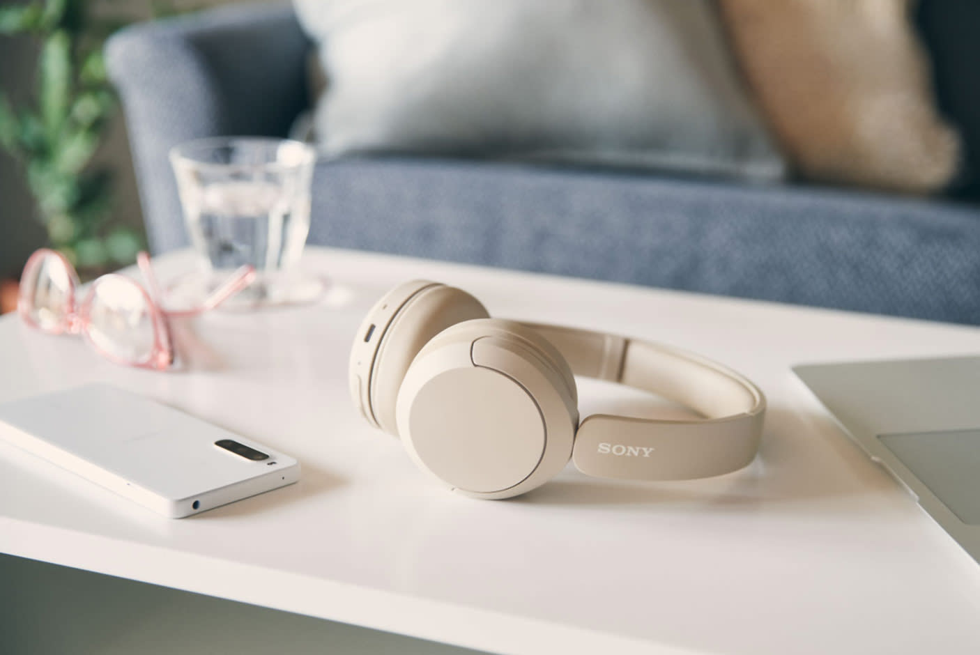 4172914-Tile-4-Sony-WH-CH520