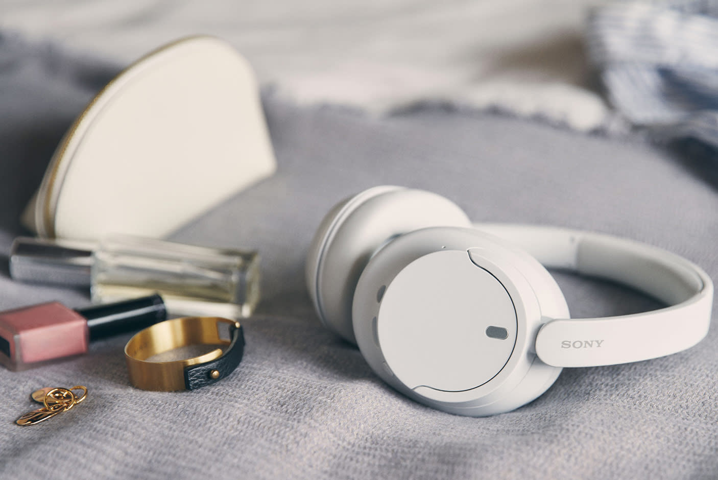 4172949-Tile-2-WHCH720N-voice