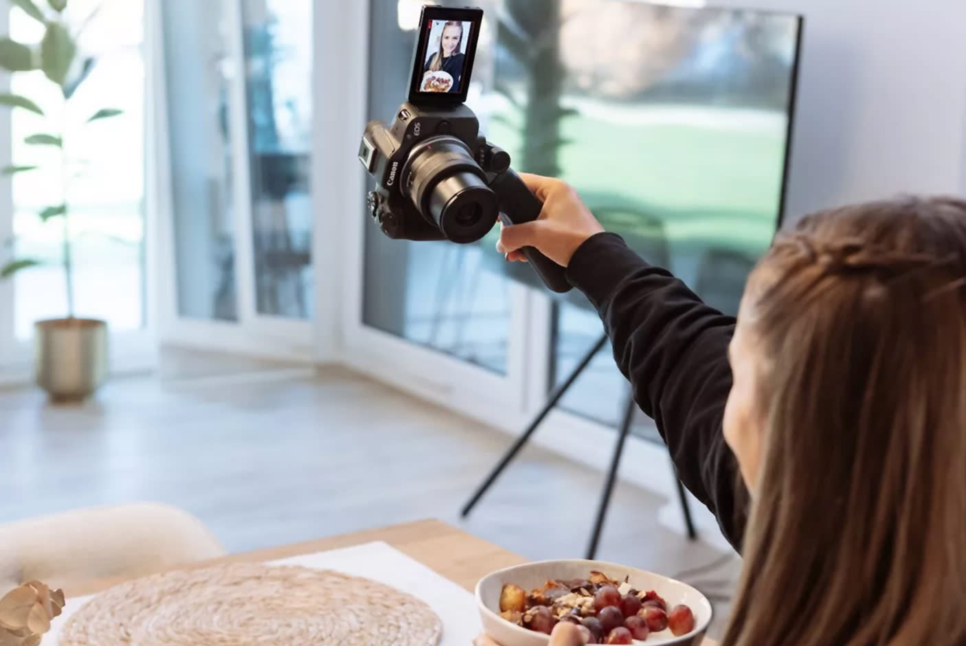 4182561-Tile-1-Canon-EOS-R50