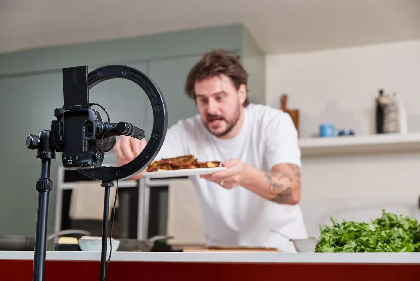 4182561-Tile-6-Canon-EOS-R50