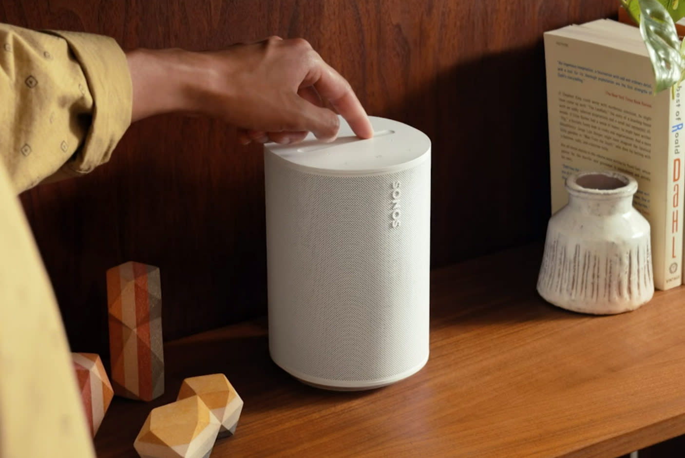 4191358-Tile-6-Voice-Assistants