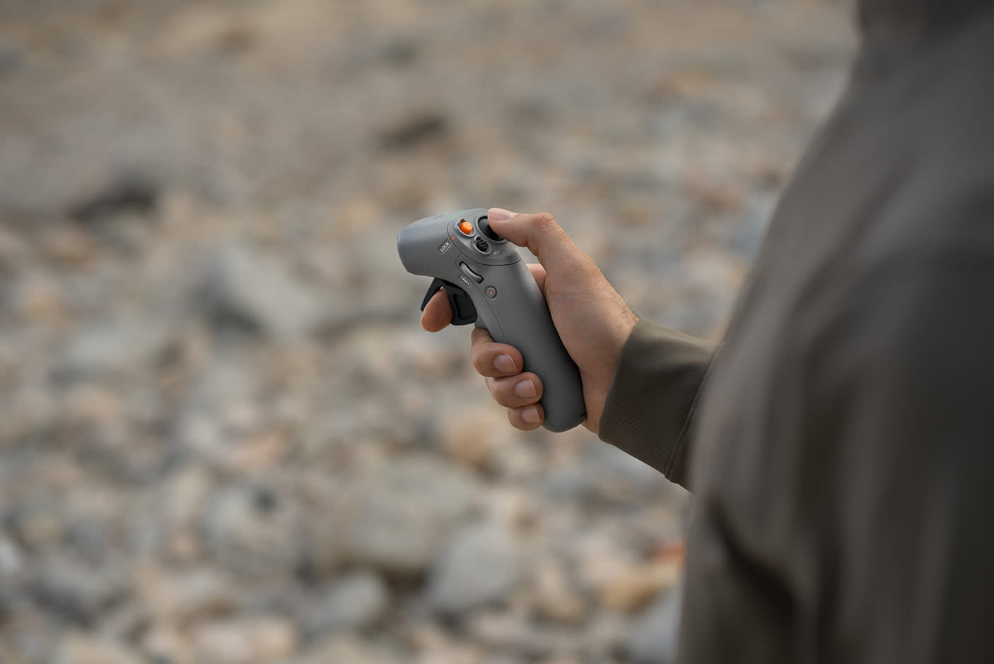 4198069-Tile-1-DJI-RC-Moton2-usage