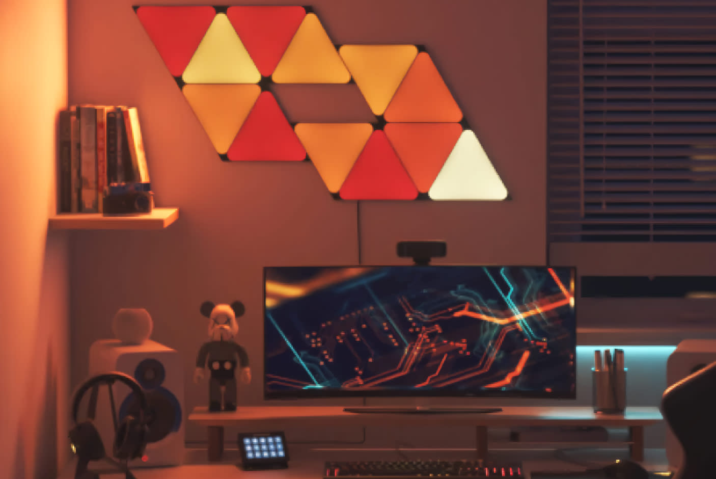 4218035-Tile-2-Nanoleaf-Shapes-Black-Triangles-screen