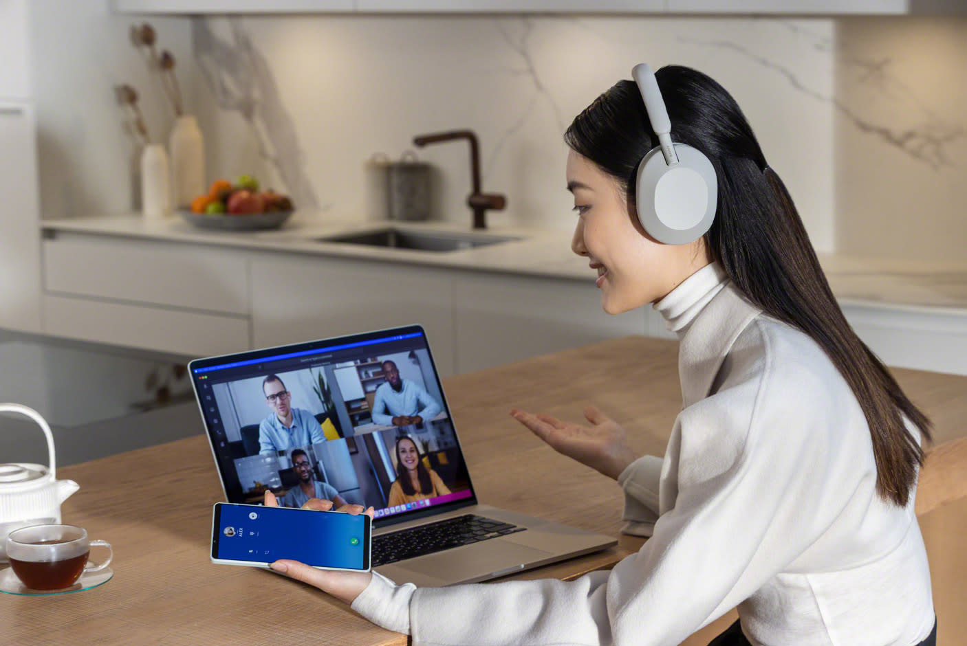 3996921-Tile-7-Sony-WH-1000XM5