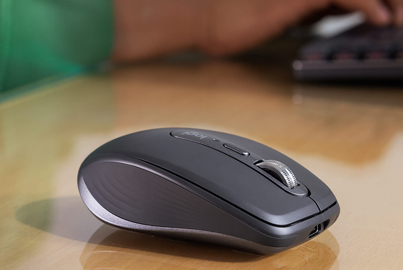 4245490-Tile-1-Logitech-MX-Anywhere-3s-surfaces