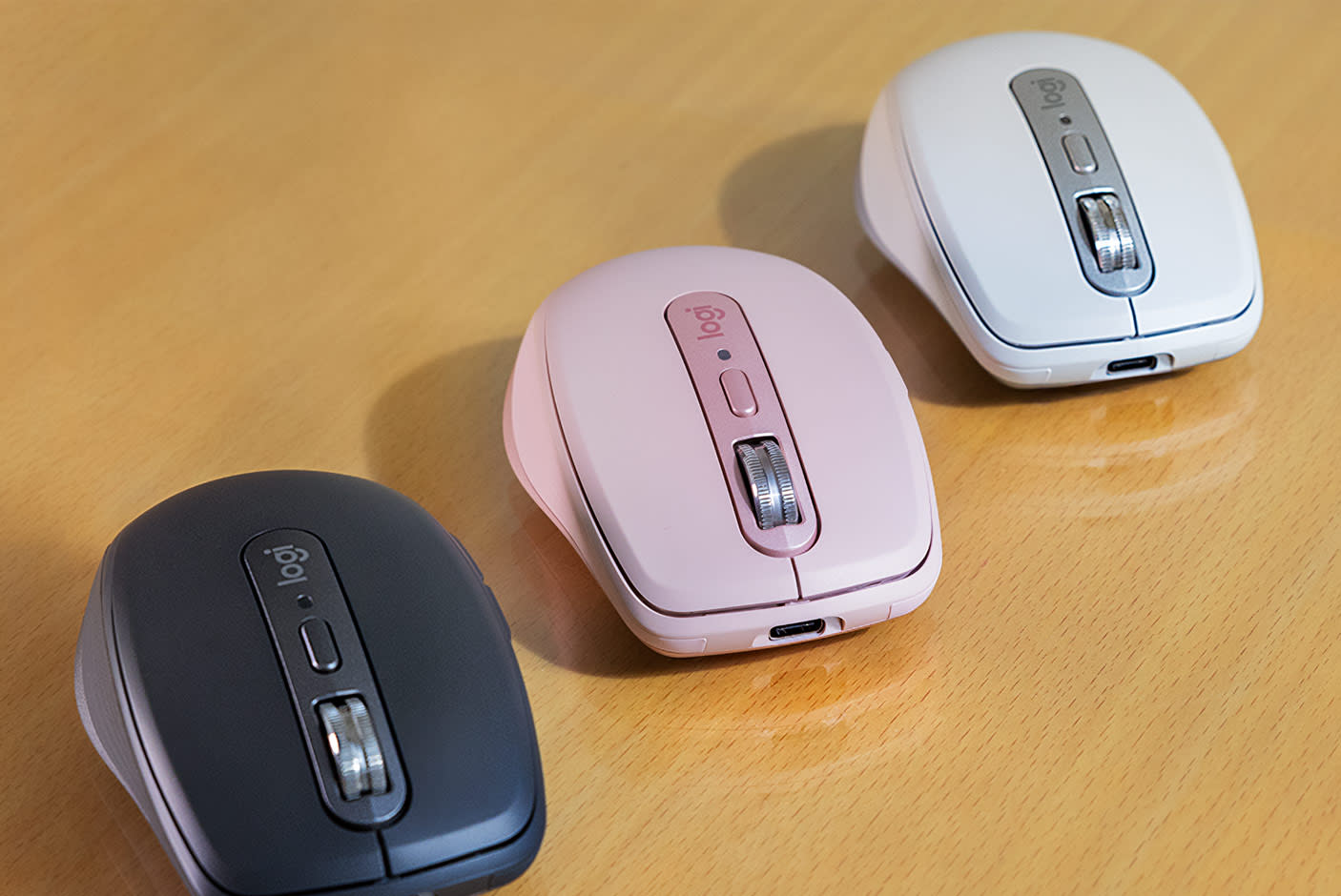 4245490-Tile-4-Logitech-MX-Anywhere-3s-battery