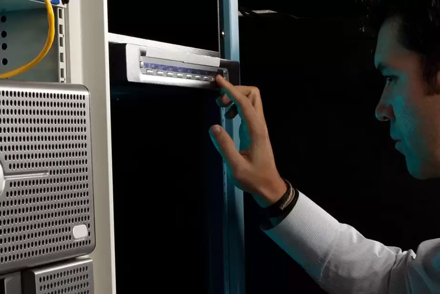 3709833-Tile-2-WD-Purple