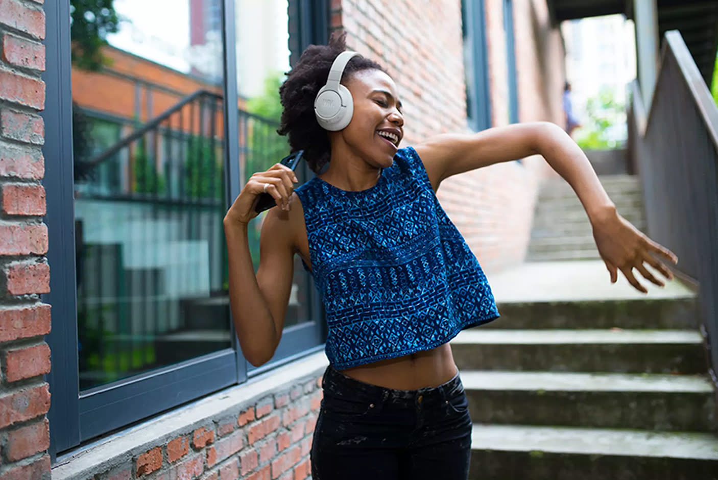 4272714-Tile-2-JBL-Tune-770NC