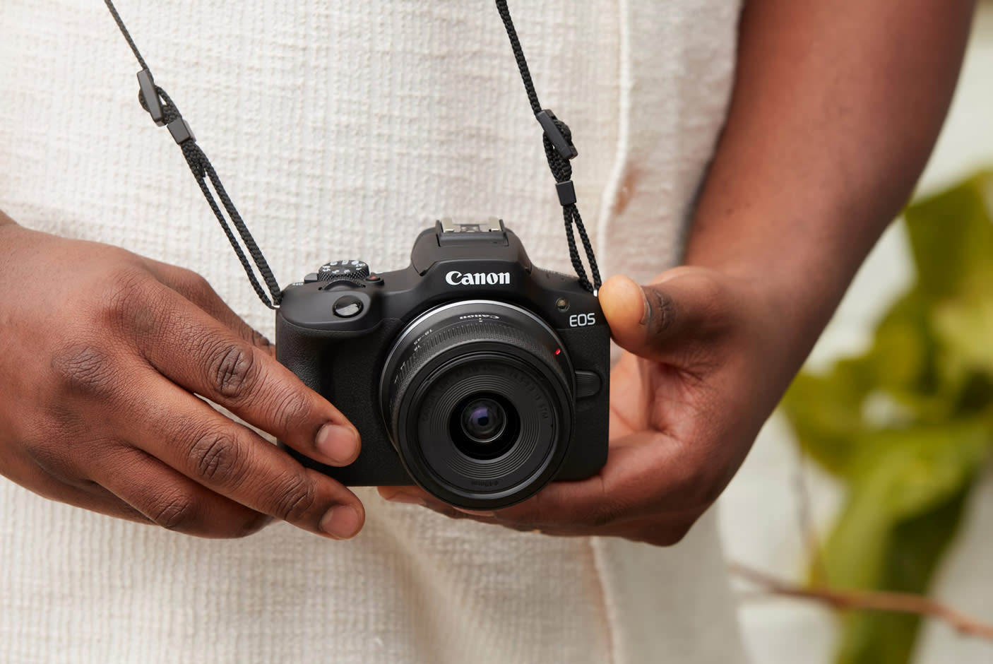 4273931-Tile-5-Cannon-EOS-R100-lenses