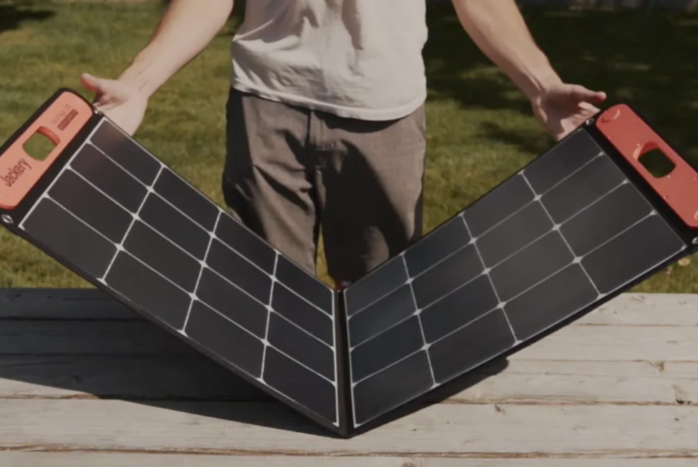 4289196-Tile-5-Jackery-SolarSaga-100W