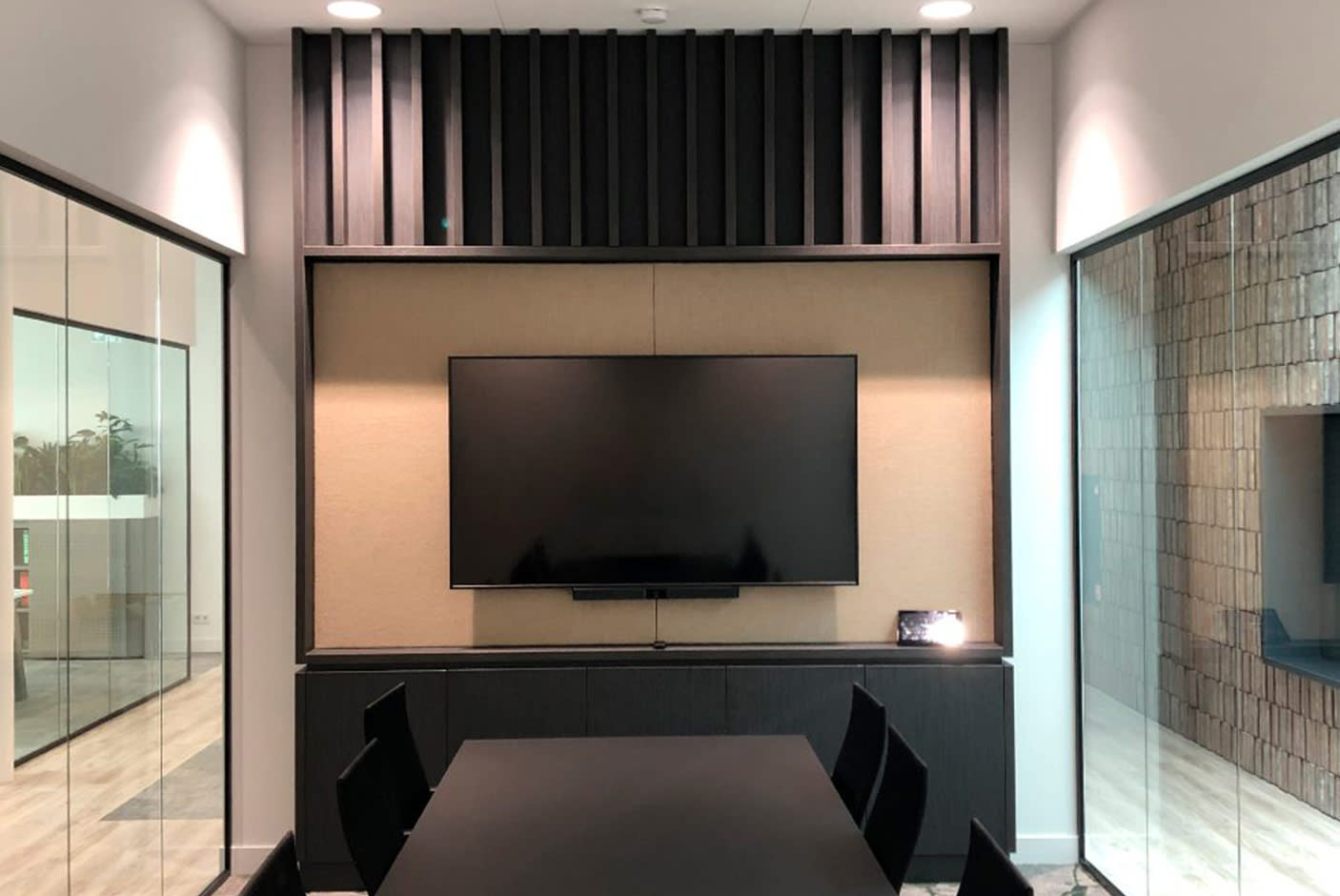 4321502-Tile-7-Bose-Videobar-VB1