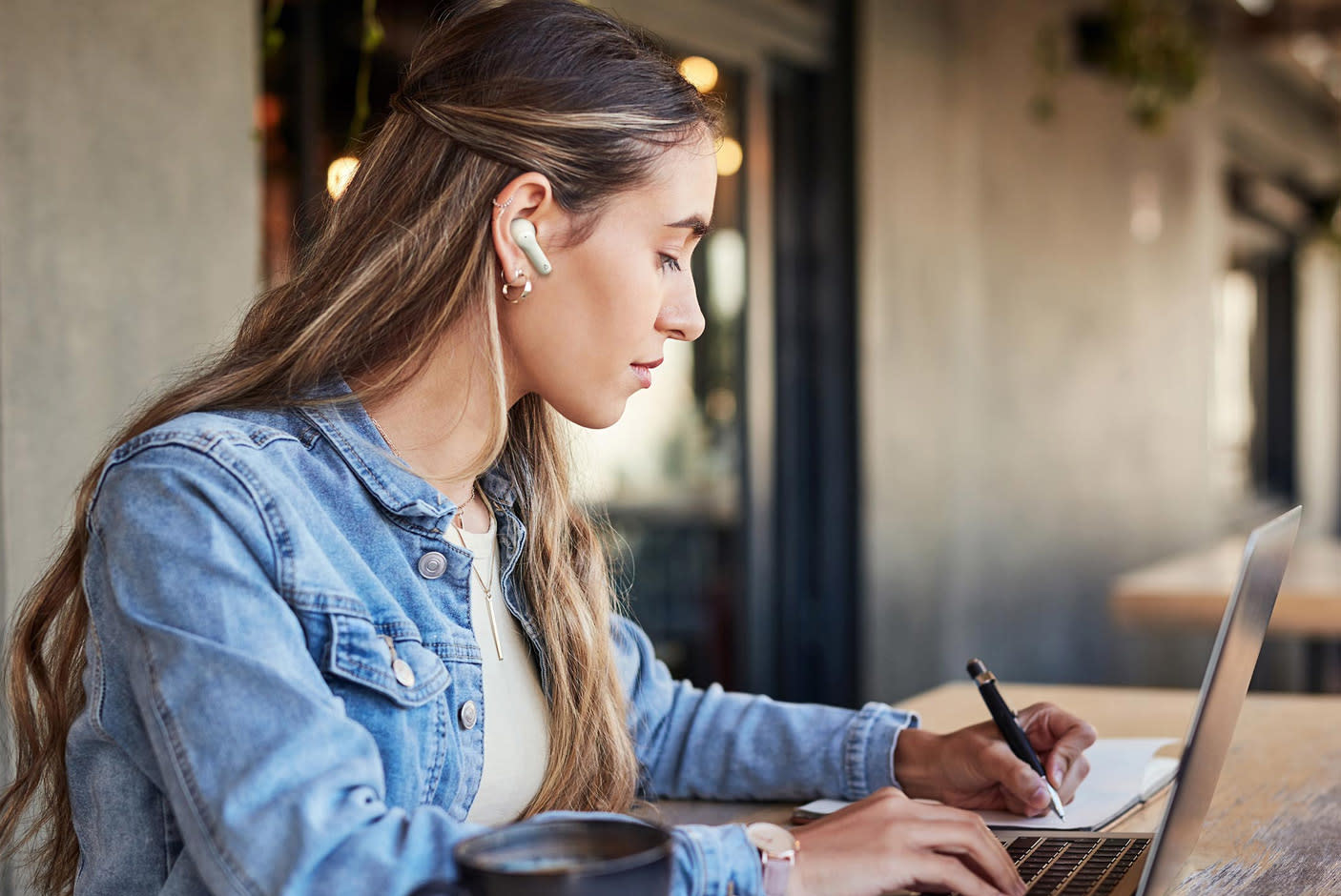 4352246-Tiles-1-LE-Audio