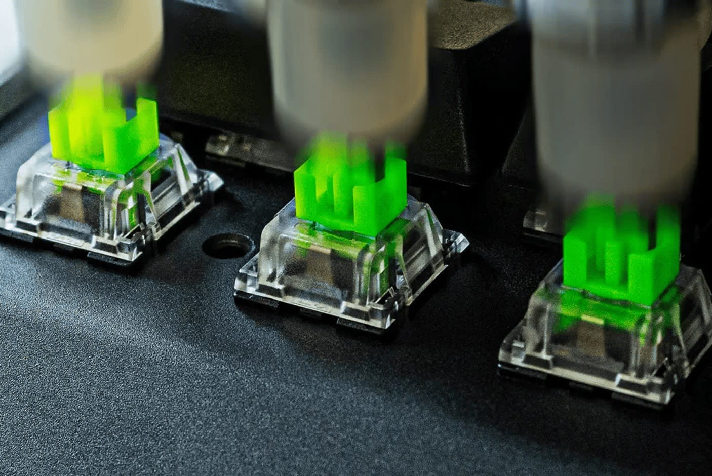 4419693-Tile-2-Razer-Switches-clicks