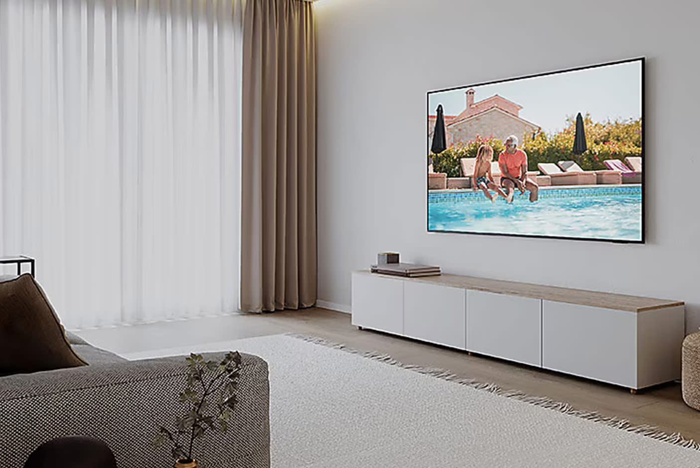 4439309-Tile-11-Samsung-Crystal-UHD-DU8072