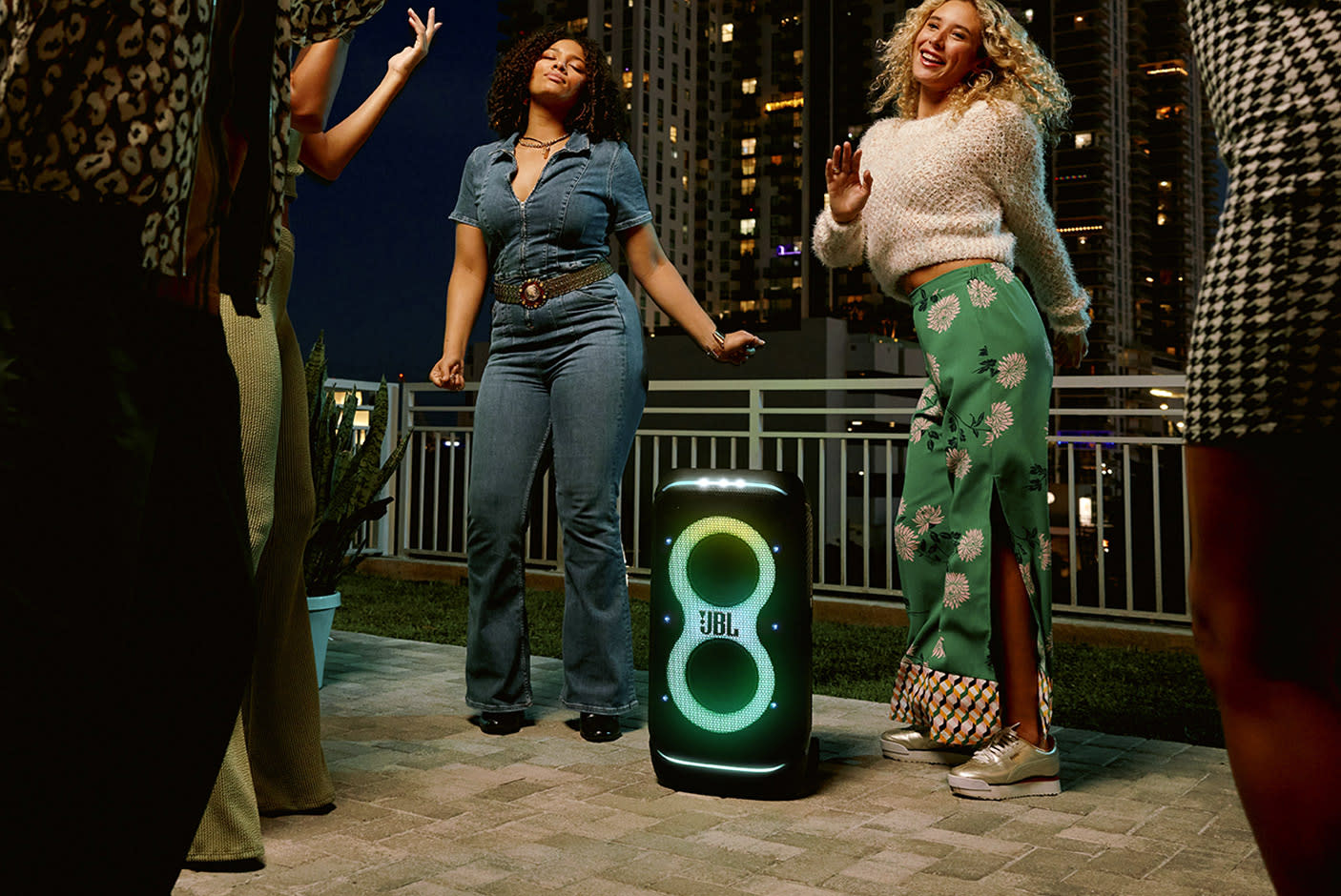 4475658-Tile-4-AI-Sound-Boost