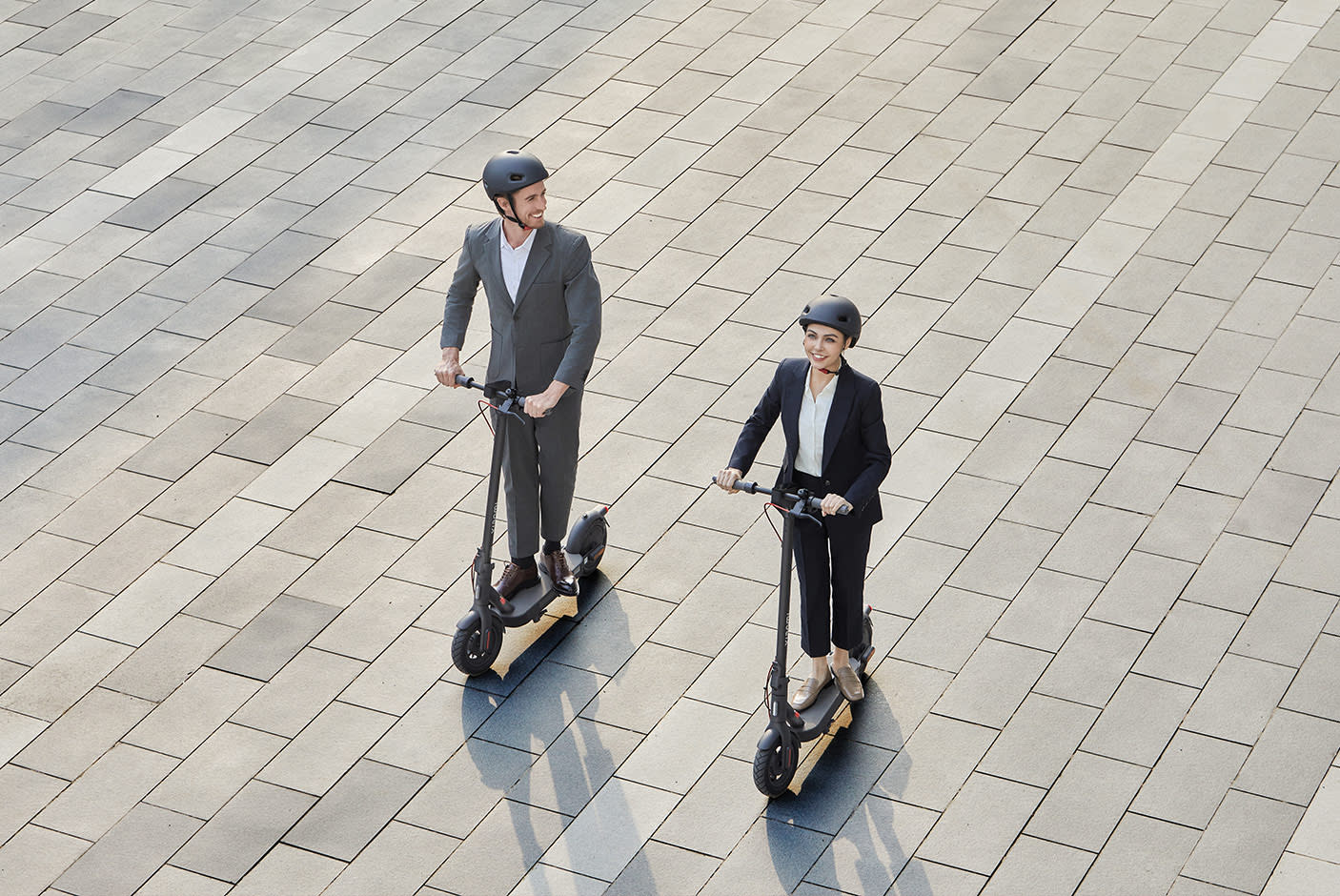 4490339-Tile-2-Xiaomi-Scooter-4-pro-tire