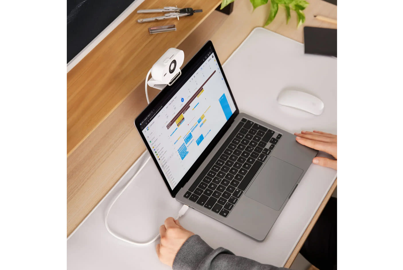 4500156-Tile--Elgato-Facecam-Neo-fitting