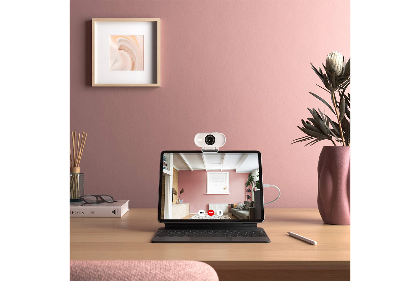 4500156_Tile-2-Elgato-Facecam-Neo-fitting