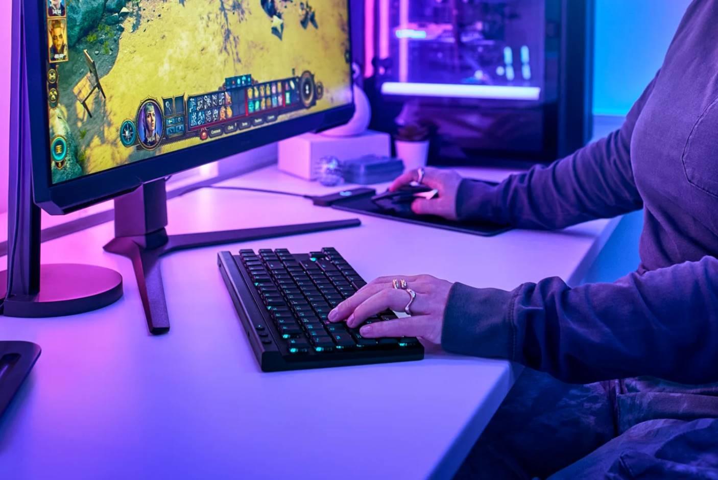 4573900-Tile-2-Logitech-G-G515TKL-speed