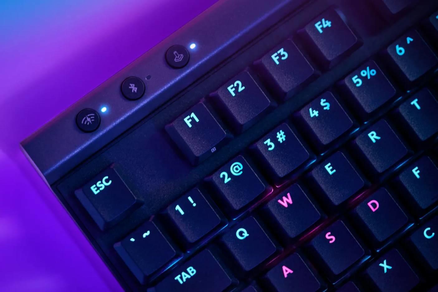 4573900-Tile-1-Logitech-G-G515TKL-lightspeed