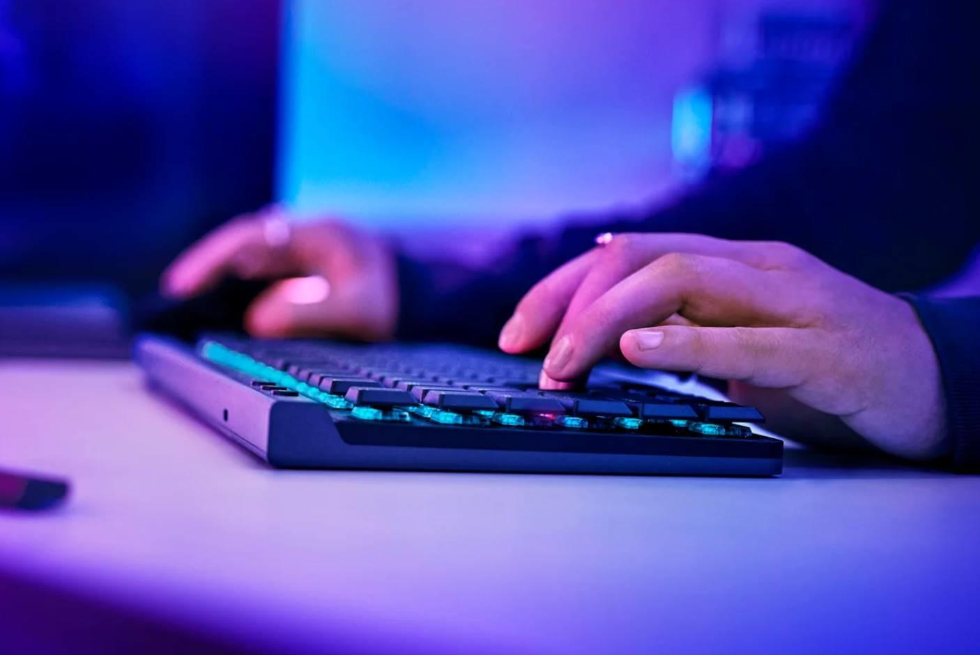 4573900-Tile-3-Logitech-G-G515TKL-slim