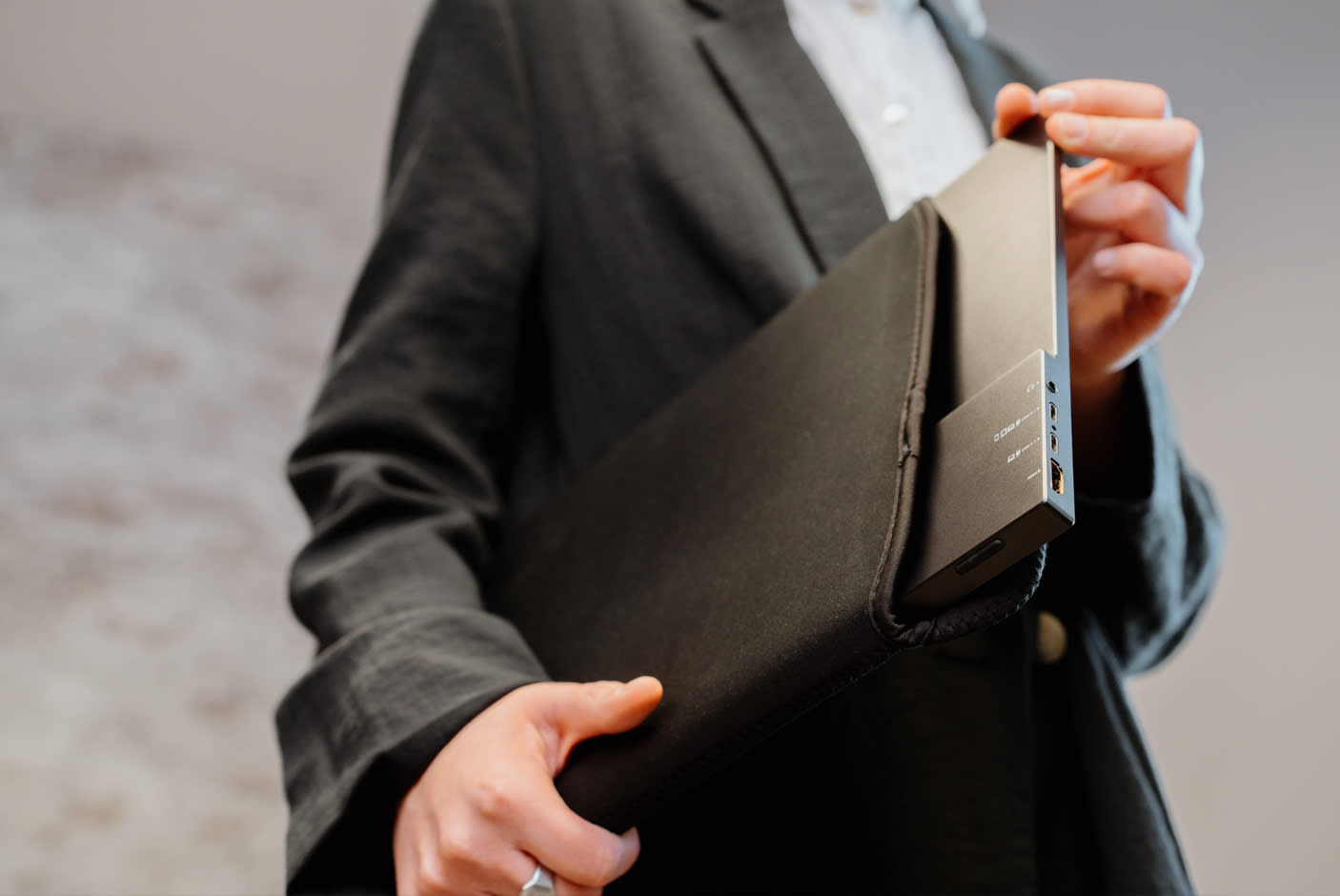 4581601-Tile-3-Verbatim-portable-PMT-15-4-onecable