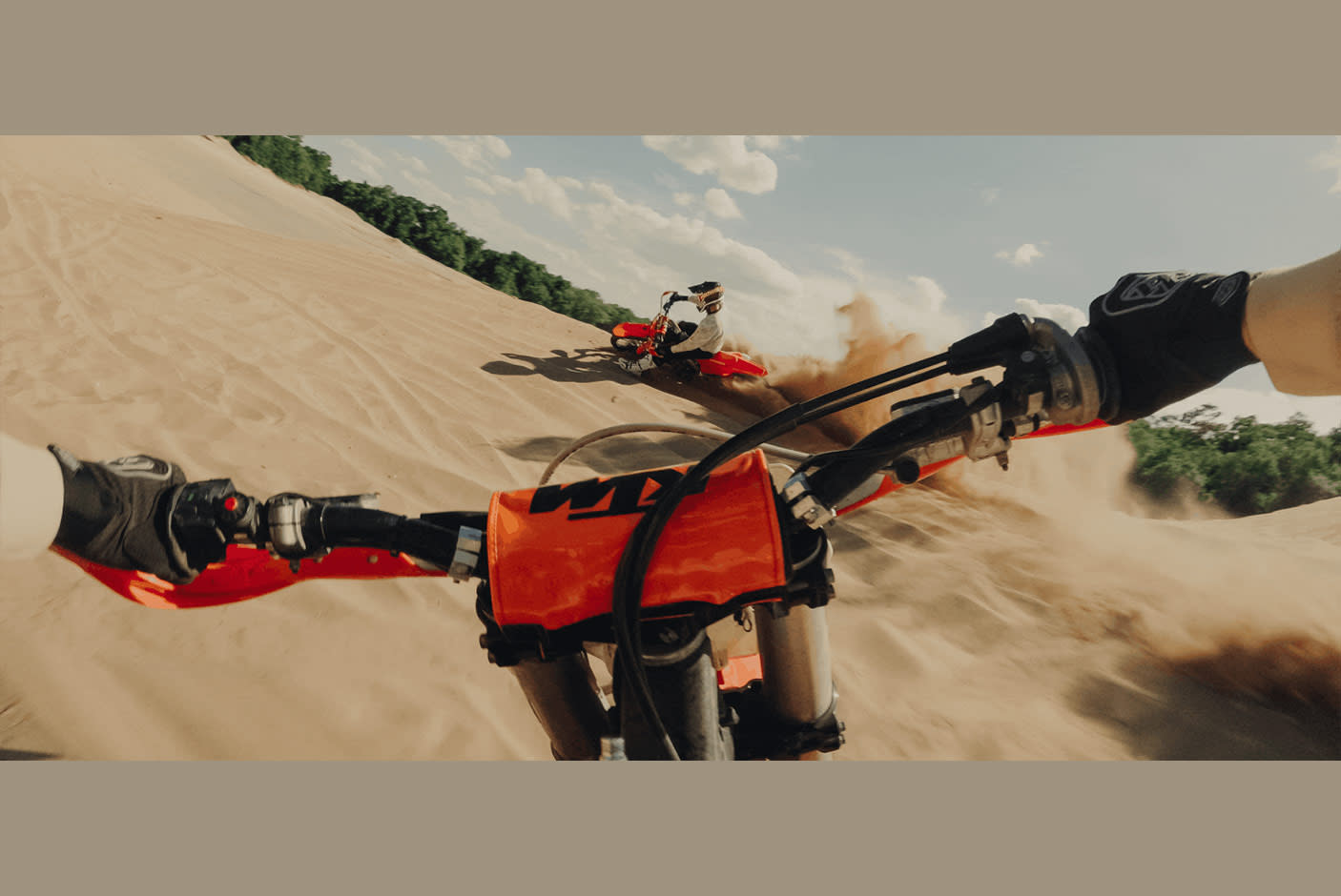 4618610-Tile-4-GoPro-Ultra-Wide-Lens