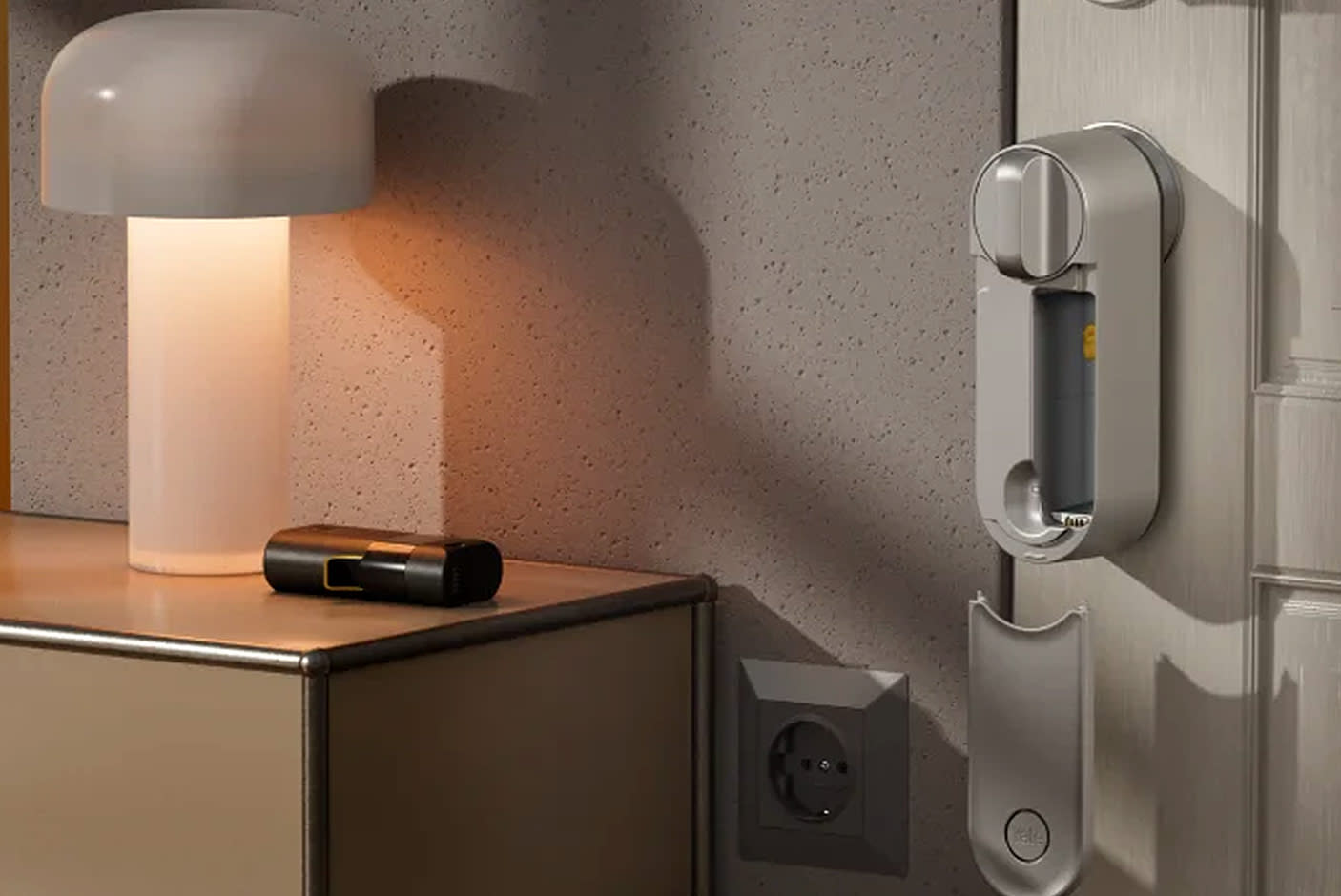 4627431-Tile-2-Yale-Linus-L2-Battery