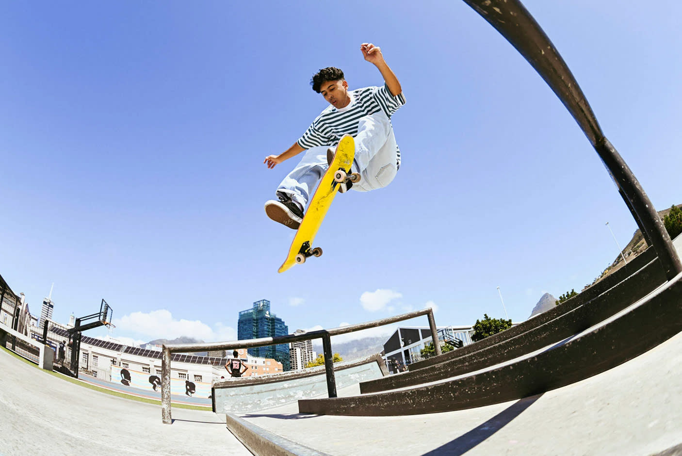 4629876-Tile-10-Nikon-Z6-III