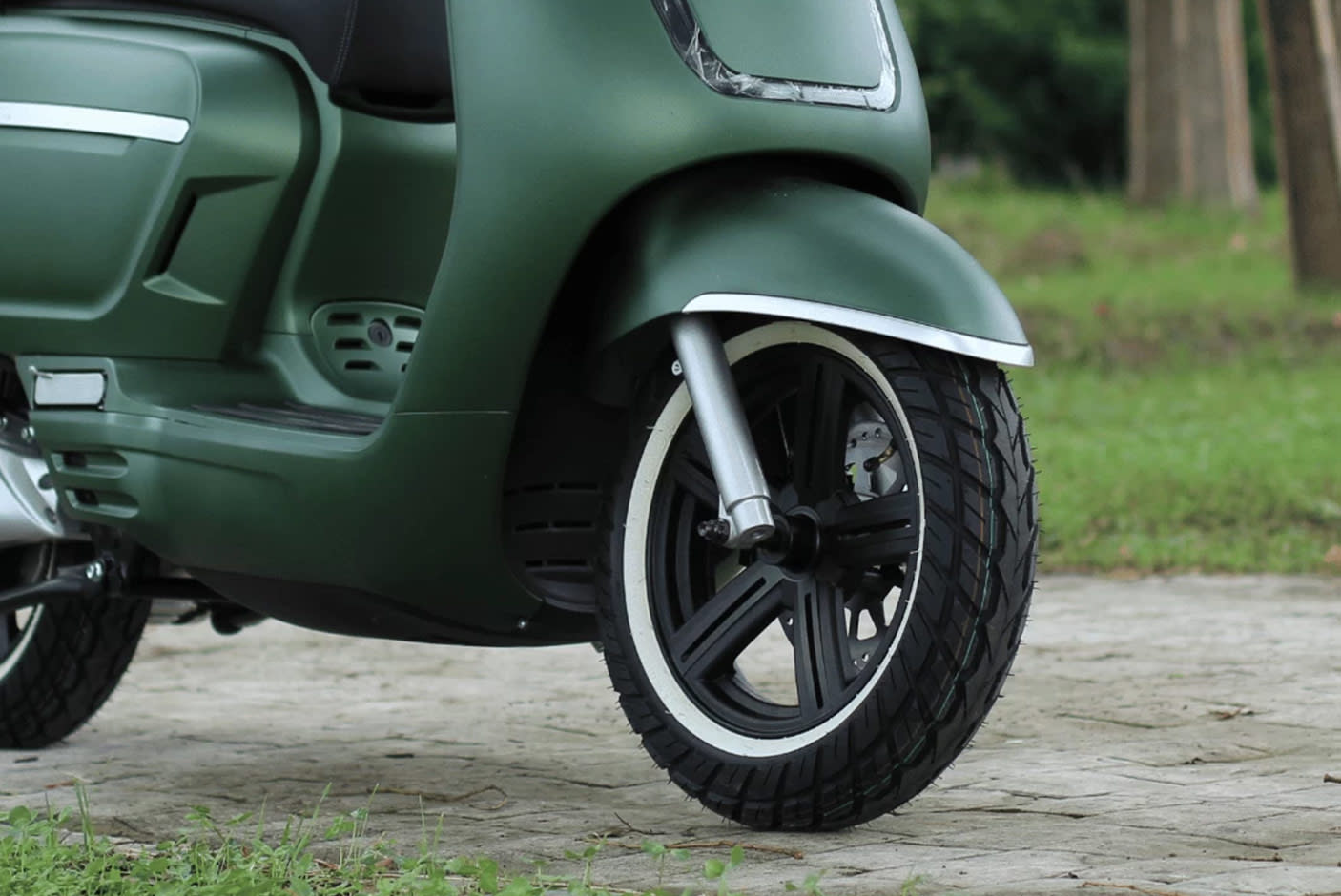 4634276-Tile-5-Lucking-Basic-EMW