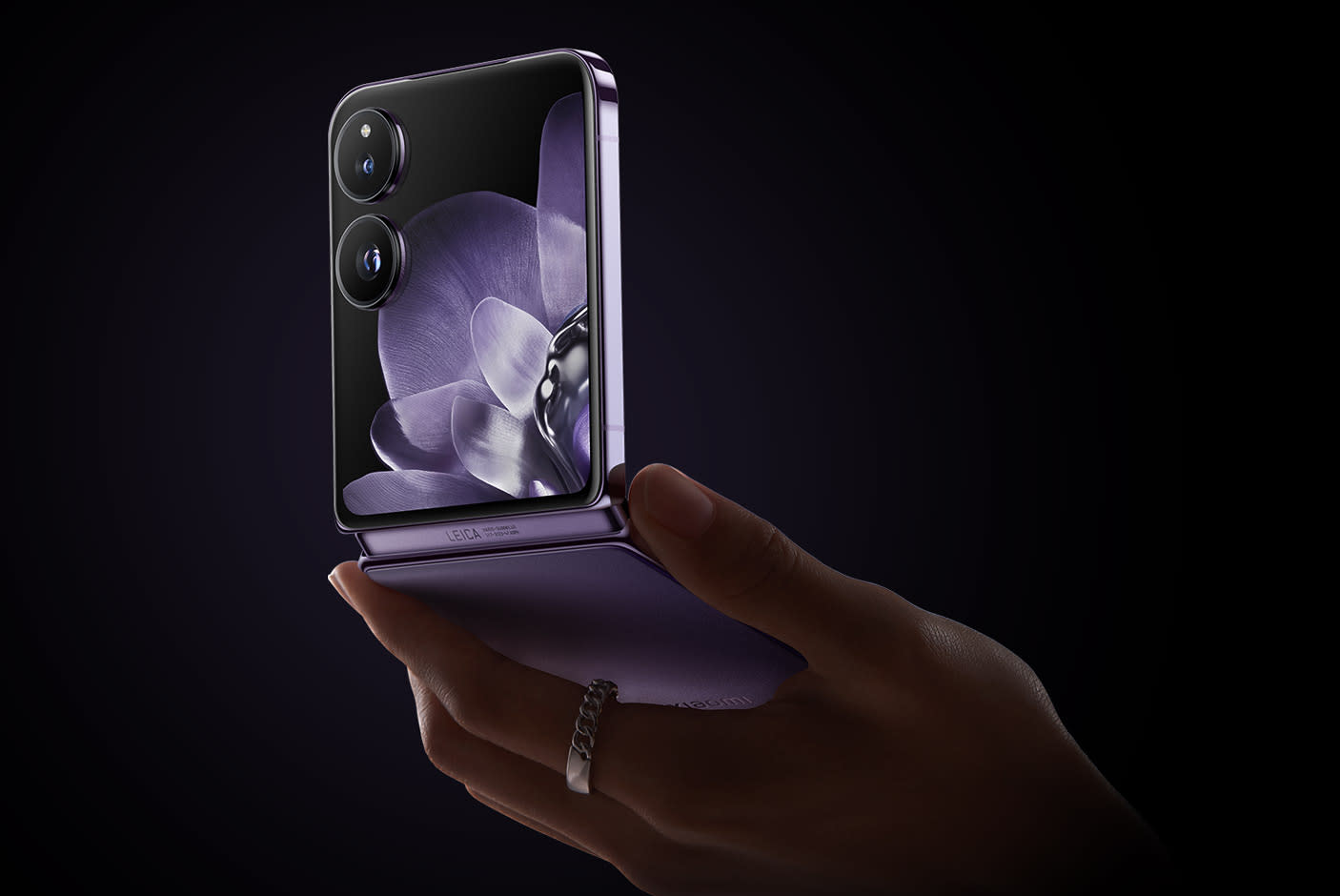 4634500-Tile-2-All-Around-Liquid-Display