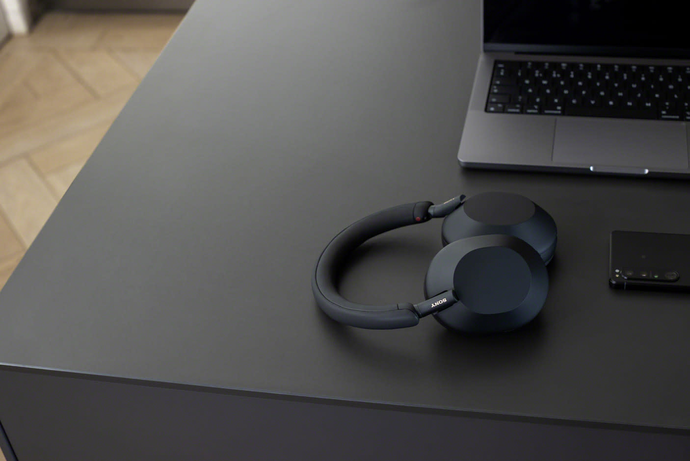 3996921-Tile-4-Sony-WH-1000XM5