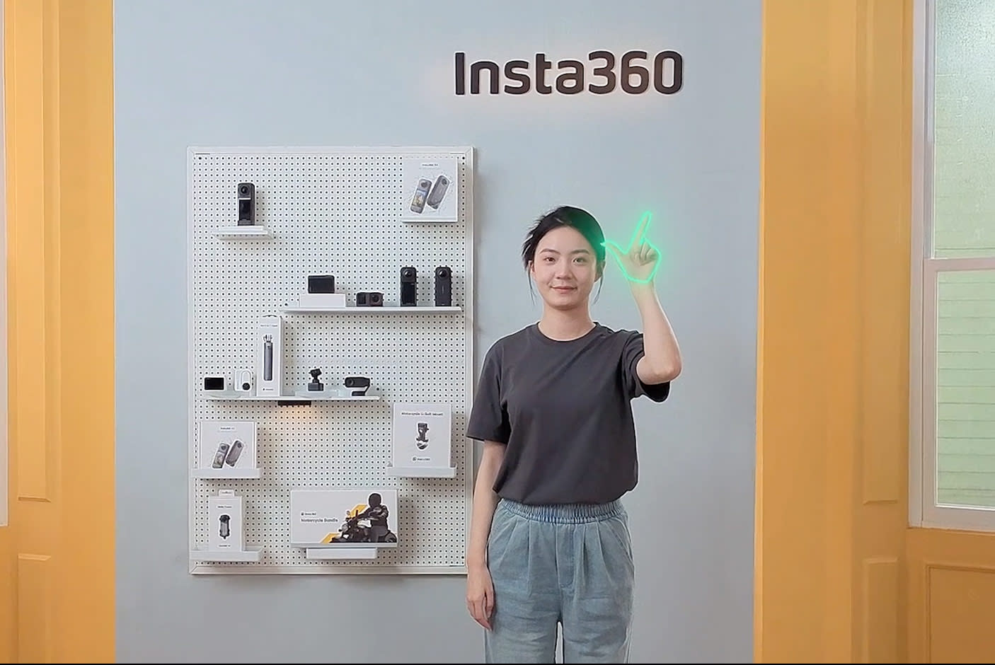 4662067-Tile-6-Insta360-4K-Link2-gestures