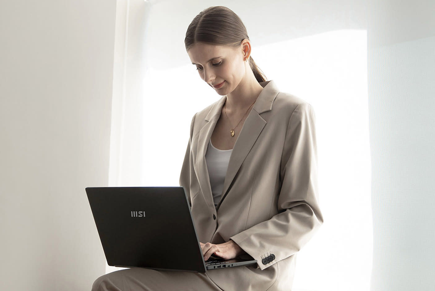 4684702-Tile-5-Ultra-Thin-And-Light