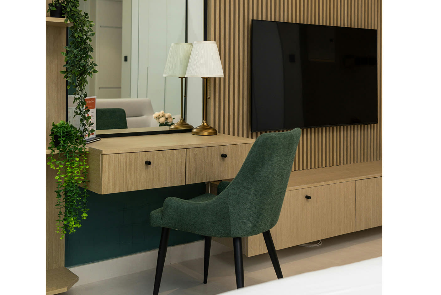 4694562-Tile-3-Philips-55HFL5214U-logos