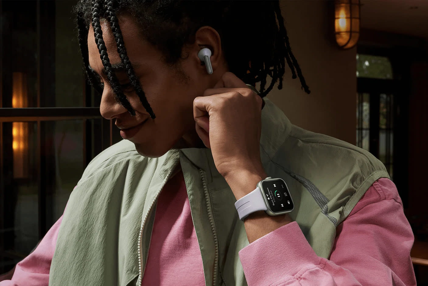 4697952-Tile-4-Redmi-Watch-5-telephone