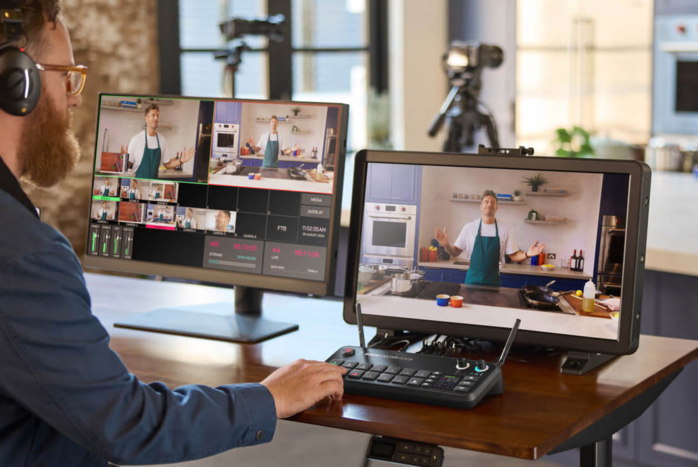 4718348-Tile-2-Set-The-Scene