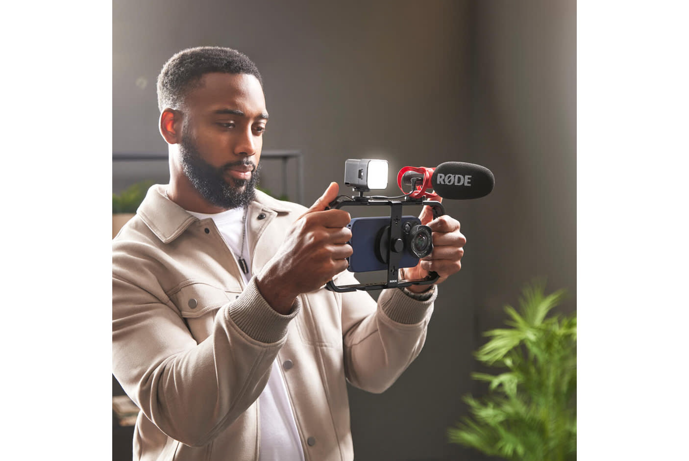 4718402-Tile-1-Rode-Phone-Cage-creativity