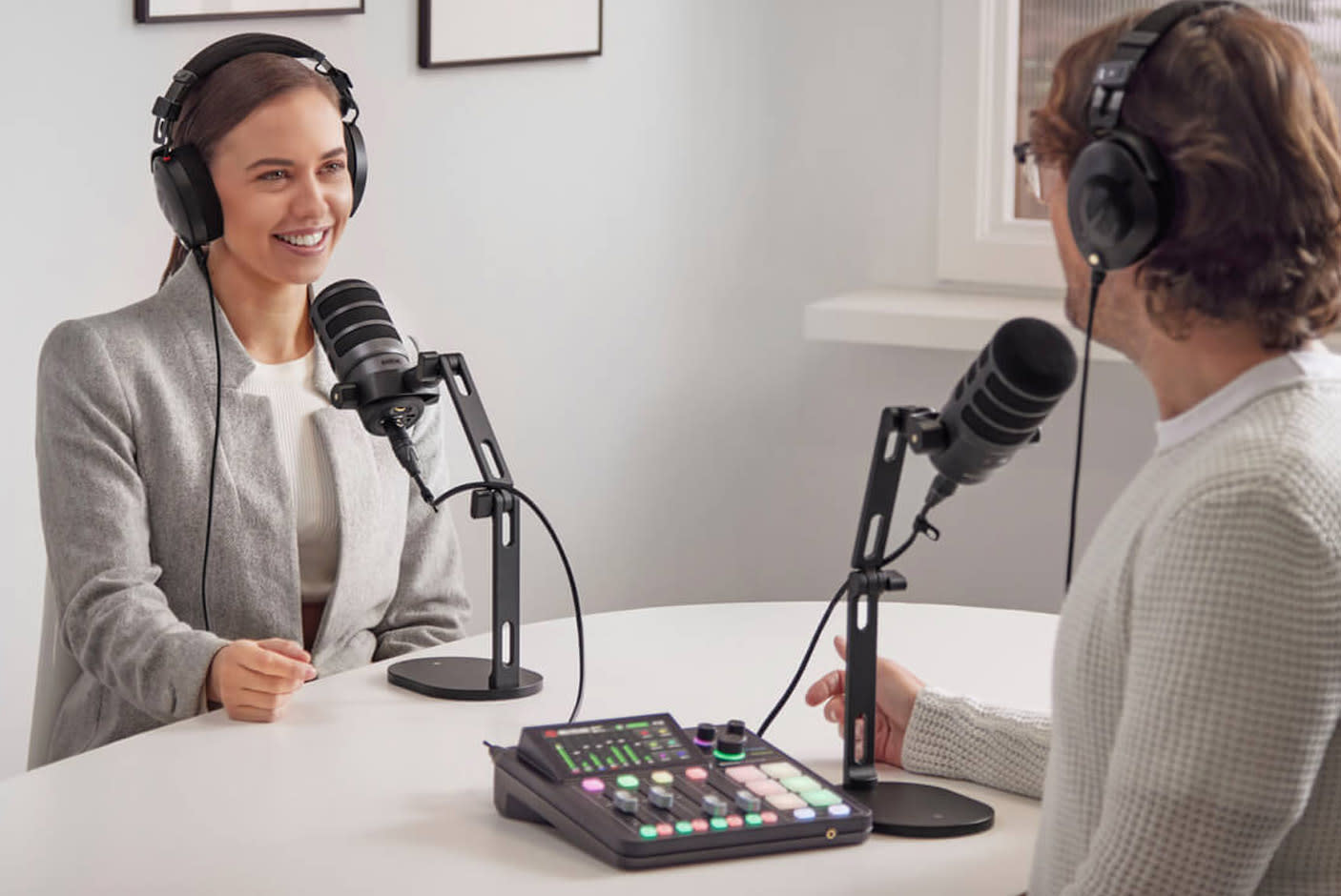 4718453-Tile-2-Sturdy-Sleek-Stable