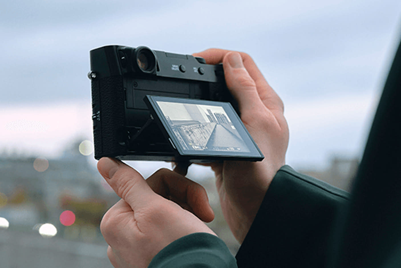 4743415-Tile-8-Two-Way-LCD-Display