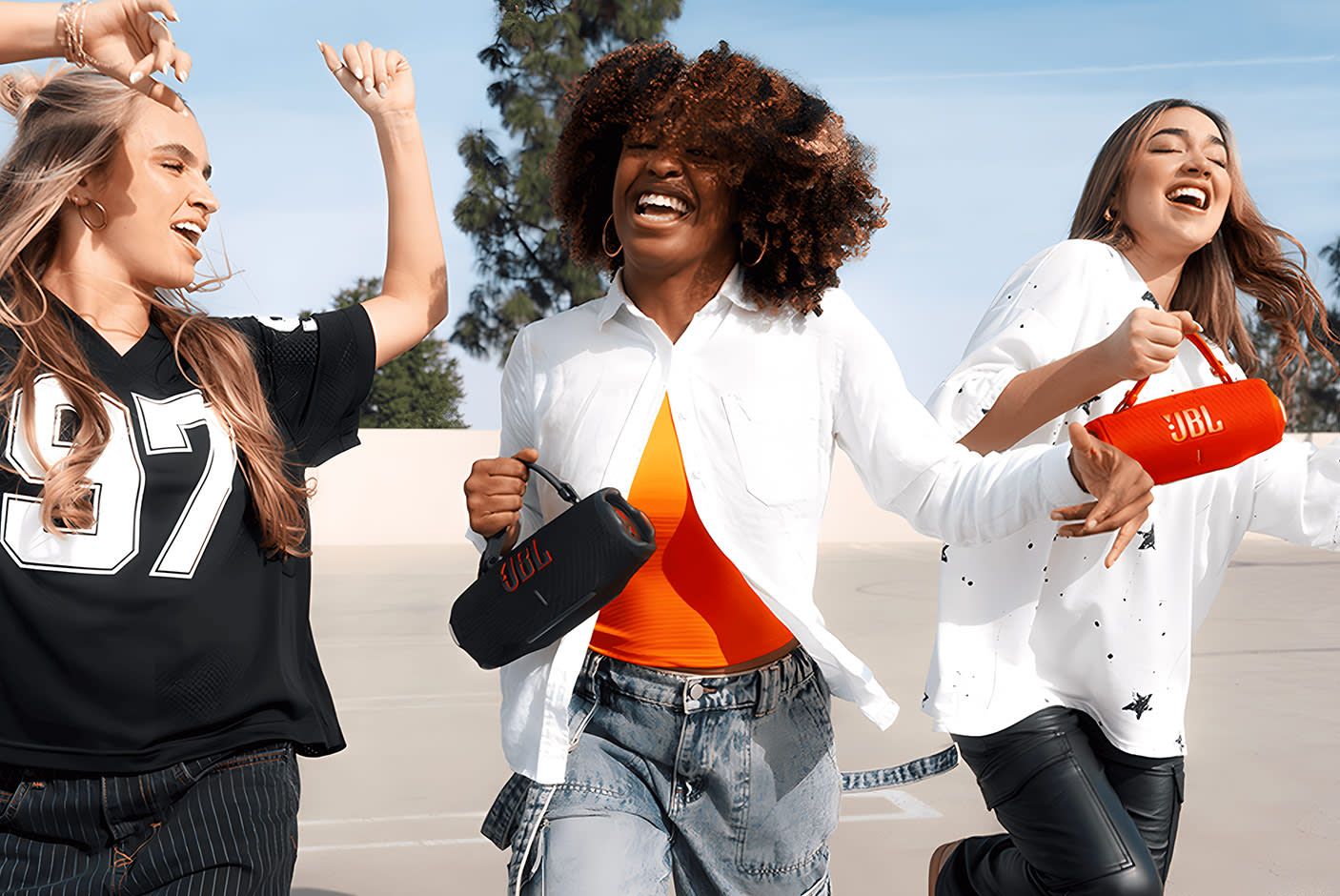 4776011-Tile-3-JBL-Charge-6-multiple