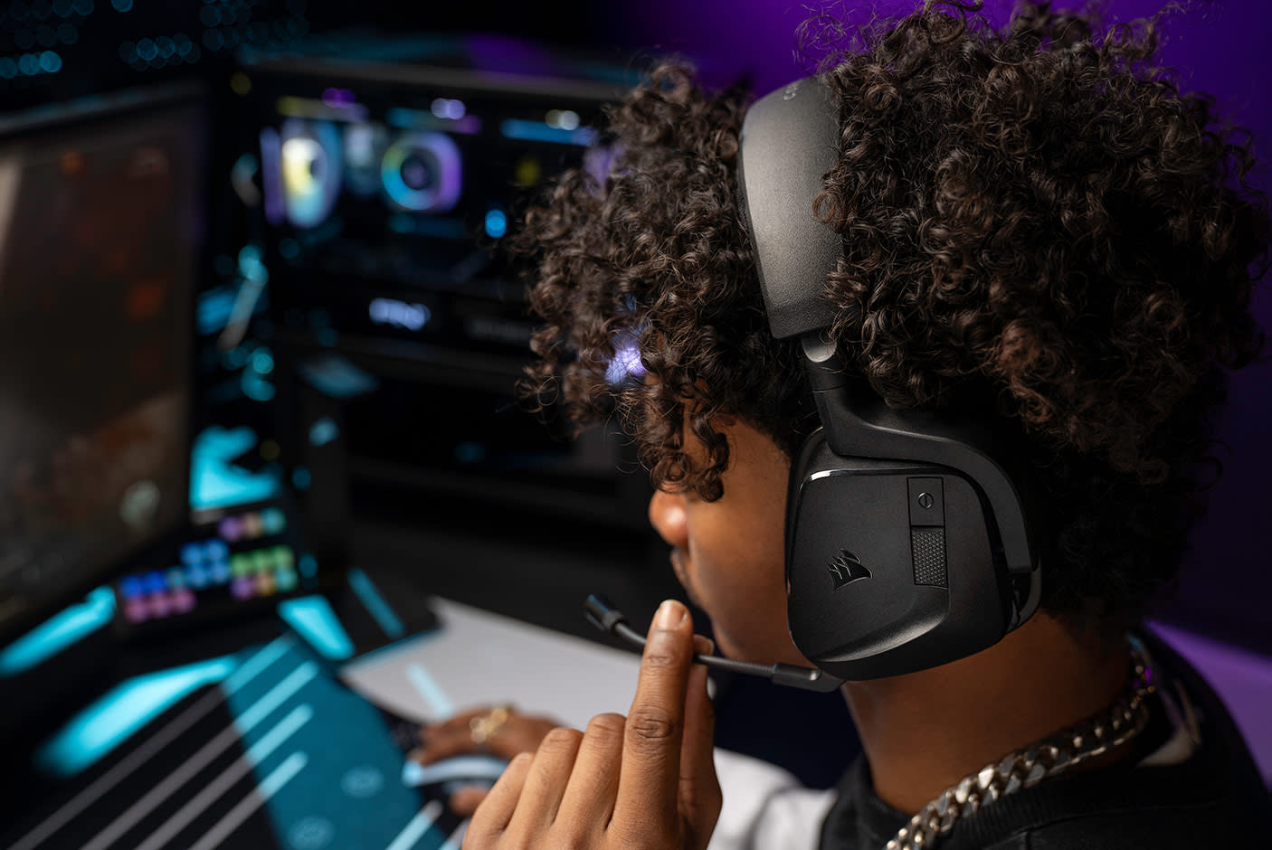 4776119-Tile-5-Corsair-HeadsetV2-microphone