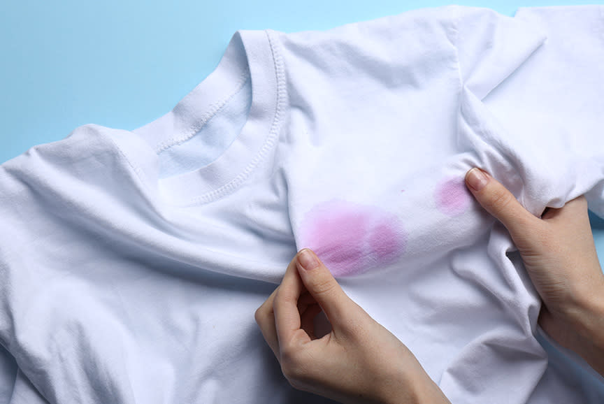 Εξολοθρεύει κάθε λεκέ!