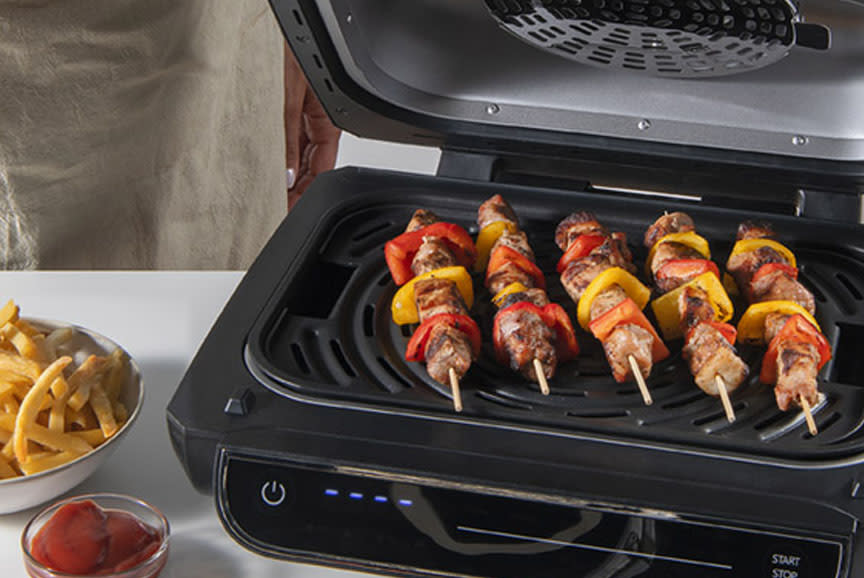 Έρχεται με παρέα!