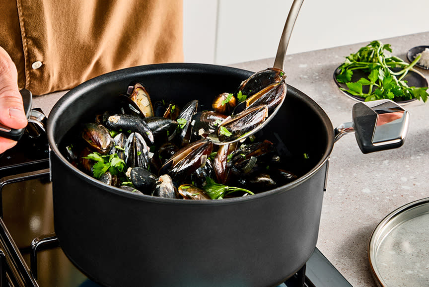 Σού λύνει τα χέρια